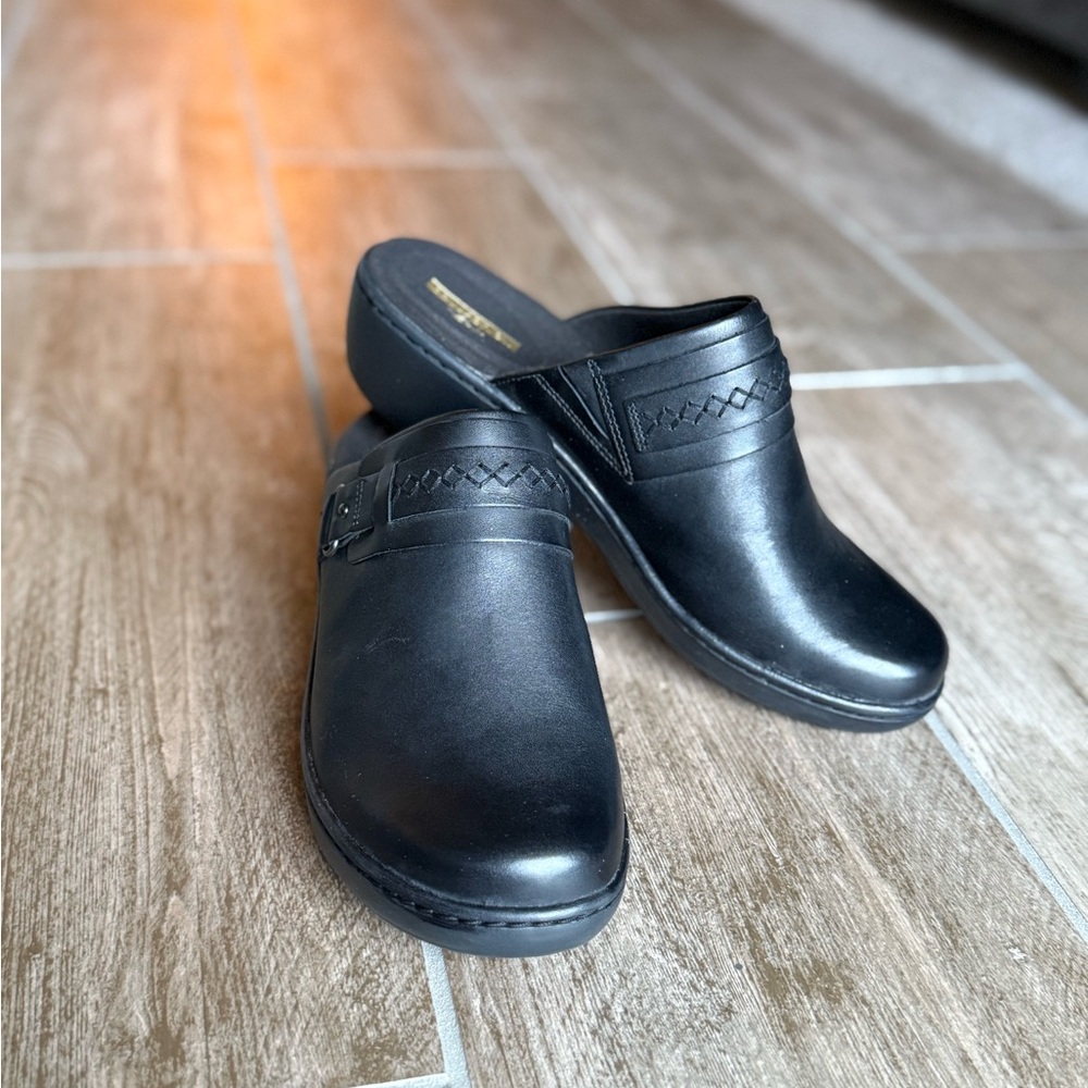 Clarks Collection Black Leather Slip-On Clogs Cushion Soft Women’s Size 9W
